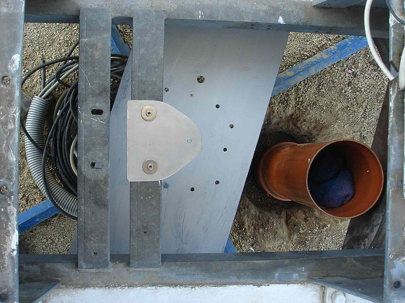 Datei:Rt-base inside.JPG